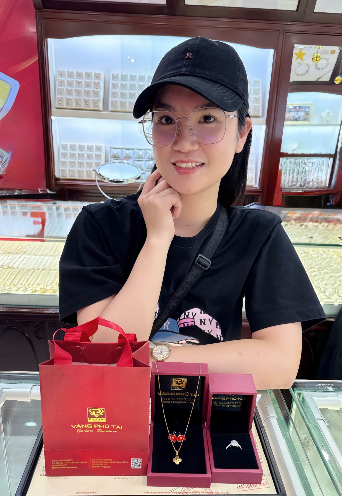 Tin nóng giá vàng sáng 26/12/2025: Giá vàng trong nước, thế giới cùng tăng